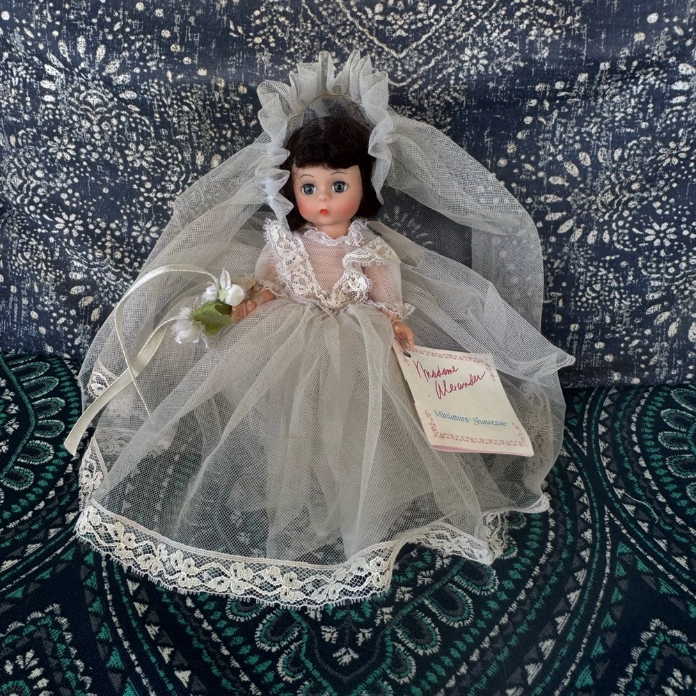 #435 Madame Alexander 8” brunette bride doll